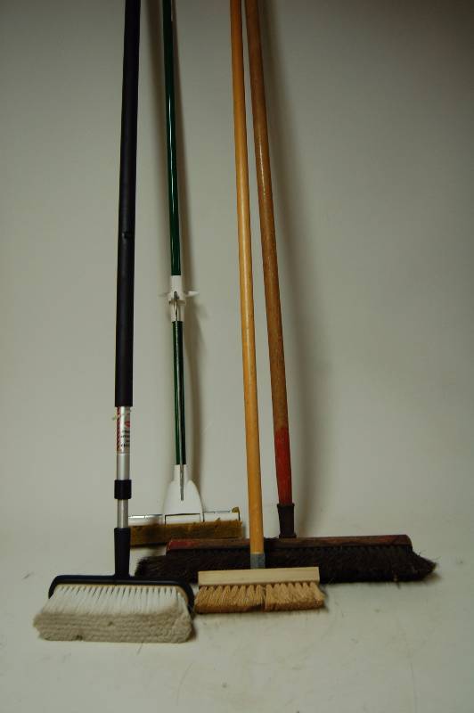 lot 122 image: Brushes