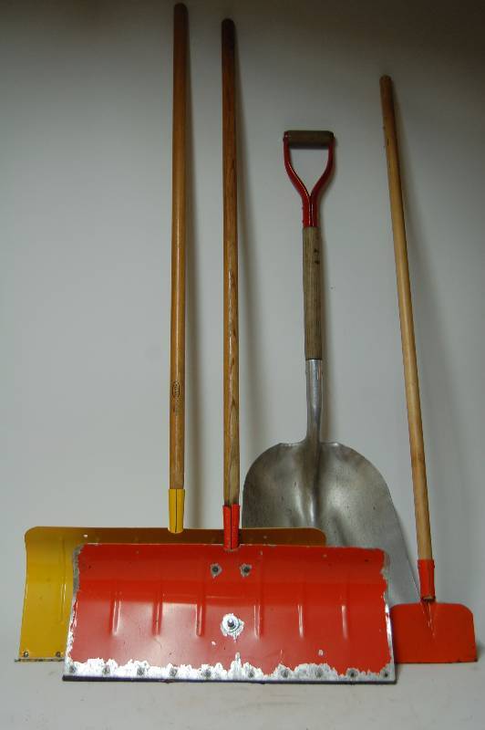 lot 124 image: Winter Tools