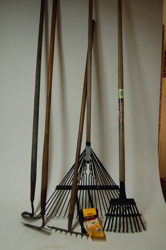 lot 127 image: YardGarden Tools