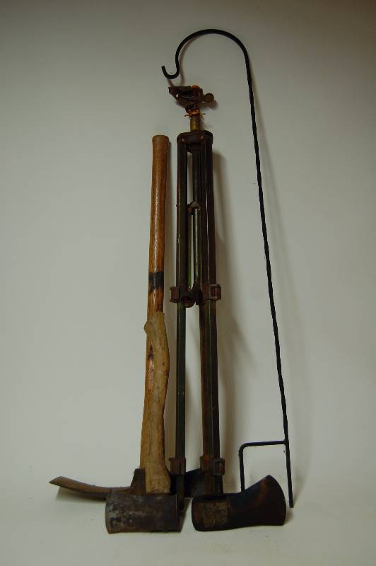 lot 130 image: Assorted Yard Tools Lot