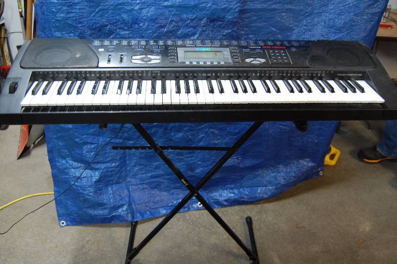 lot 140 image: Keyboard with Stand