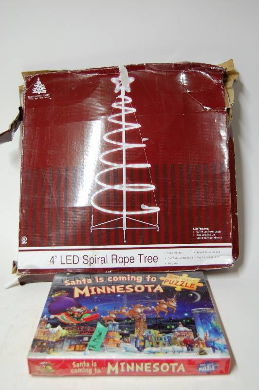 lot 143 image: Christmas Lot