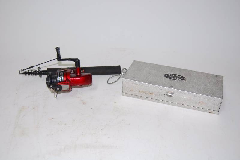 lot 160 image: Collapsable Fishin Pole and Small Tackle Box
