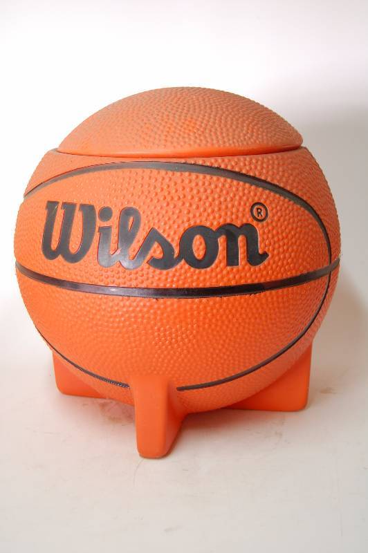 lot 190 image: Sports Themed Toy Box