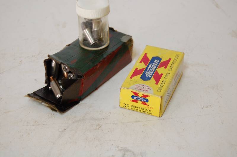 lot 195 image: Ammunition