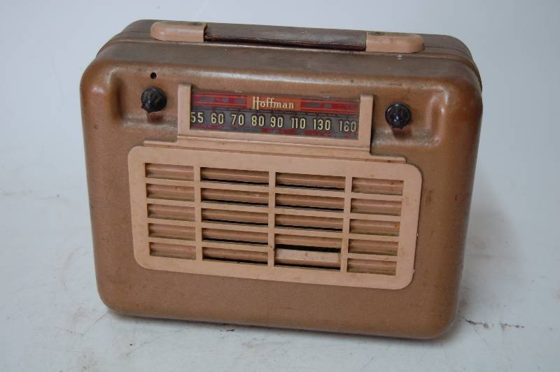lot 216 image: Old Timey Radio