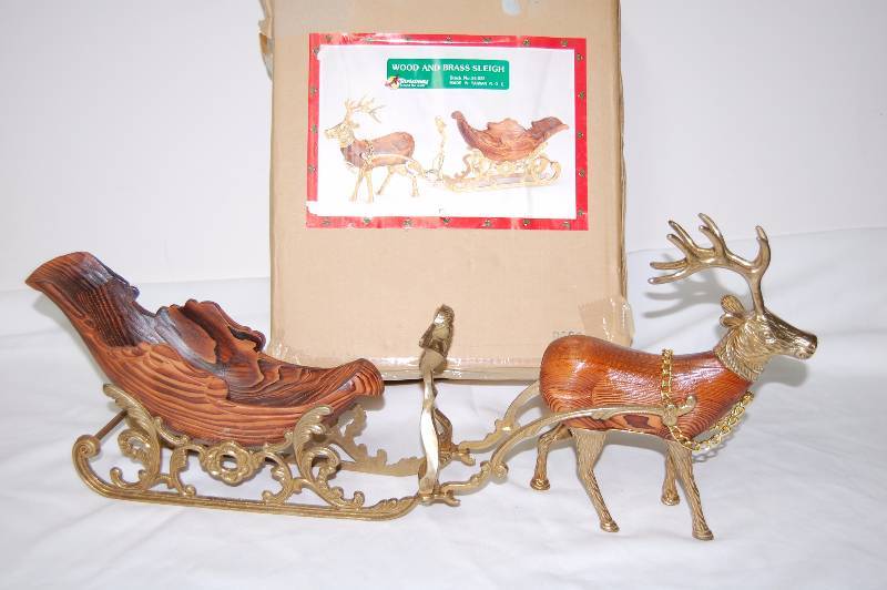 lot 229 image: Christmas Lot