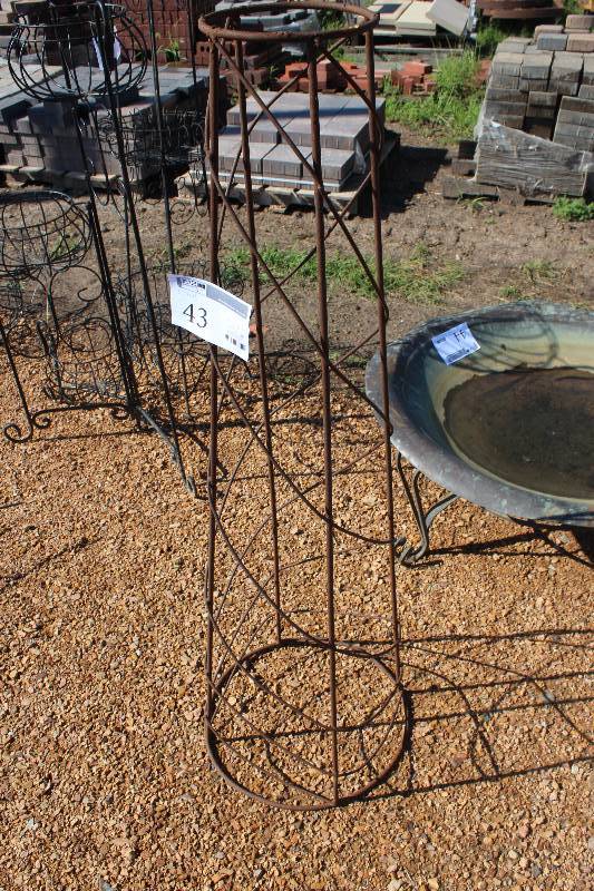 Wire Yard Decoration