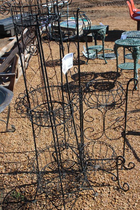 Lot of (2) Wire Yard Decorations