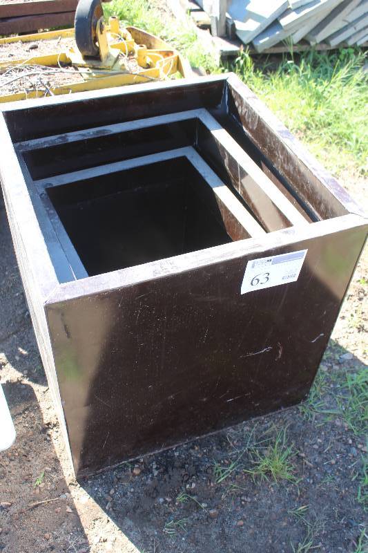 Lot of (3) Cascaded Size Plastic Planter Boxes
