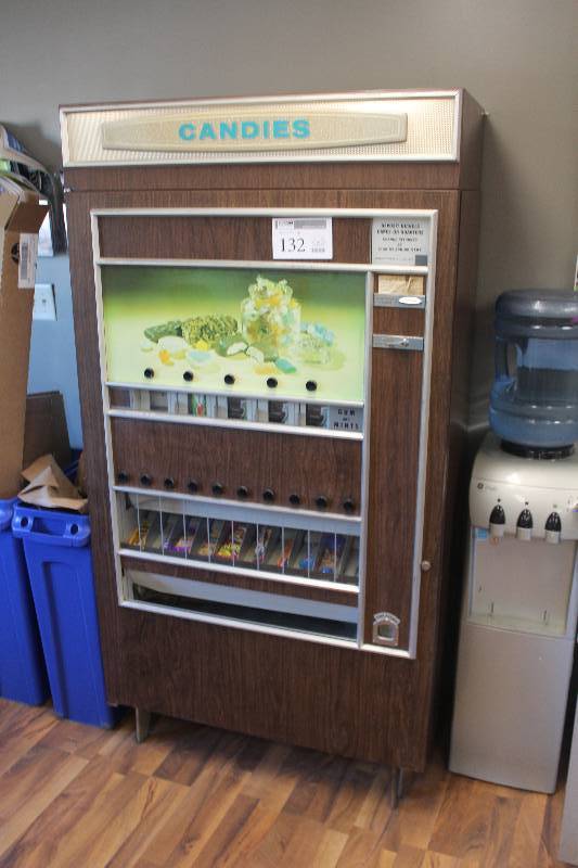 Vintage Commercial Candyshop 15-Slot Vending Machine
