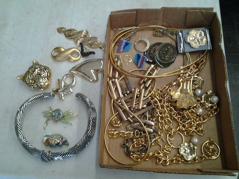 Jewelry (Brooches, Necklaces, Earrings, Charms, Chains)