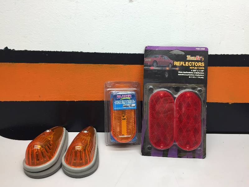 lot 8 image: LAWNMOWER INNER TUBE, 4.103.50-4, STREEK FREE SHAMMY,SHAKE UP FLASHLIGHT,CAB LIGHTS, WIRE