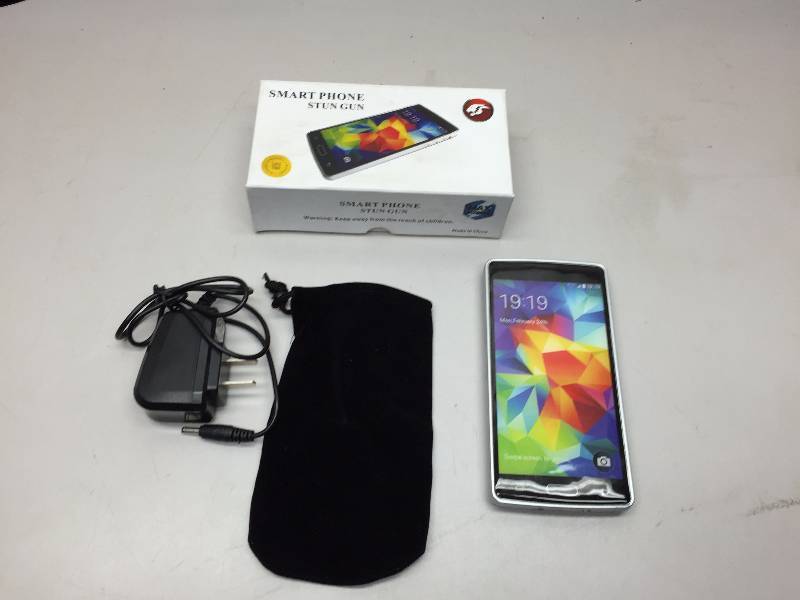 lot 14 image: 12MAX FORCE LED WORK LIGHT, STANLEY FAT MAX, COPING SAW, PEAK 12 VOLT HEATER, SMART PHONE STUN GUN