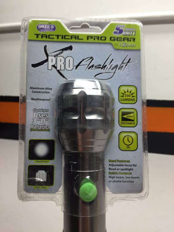 lot 17 image: I-ZOOM FLASH LIGHT, T&E TOOLS LARGE PLIERS