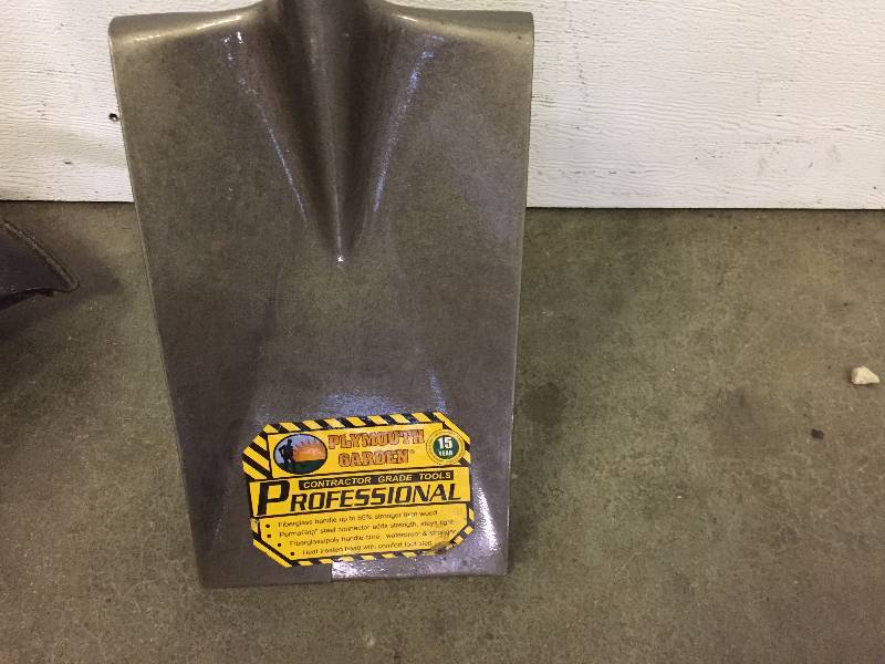 lot 32 image: GARDEN SHOVEL (TIP CRACKED) WEED EATER ELECTRIC
