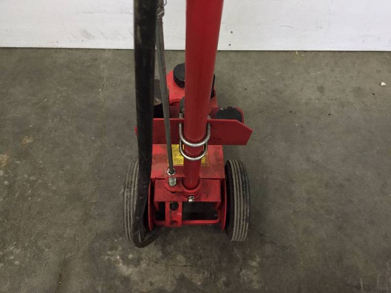 lot 38 image: POWER-LIFT 22 TON AIR OPERATED HYDRAULIC JACK