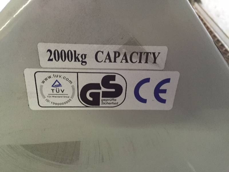 lot 40 image: PALLET JACK SHOPTUFF 4400LB CAP (NEEDS WORK)