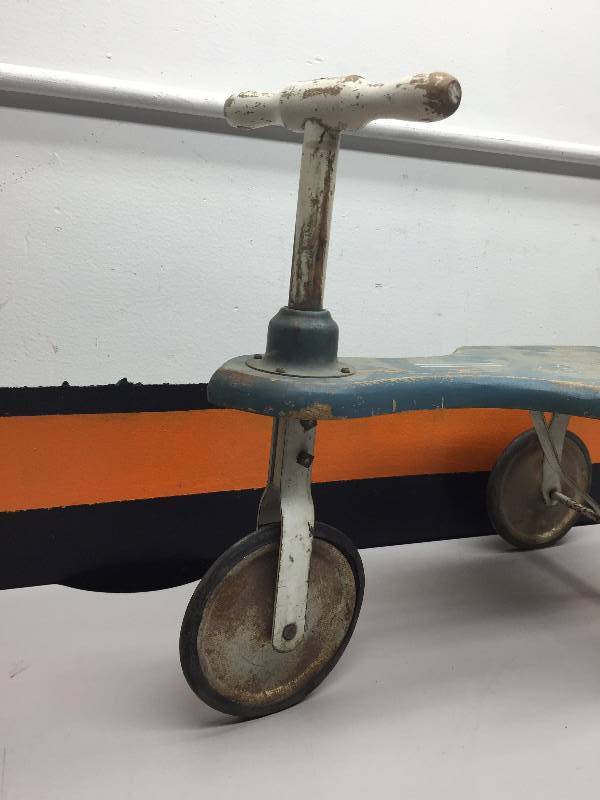 lot 24 image: VINTAGE 3 WHEELED CHILDS RIDE ON TOY