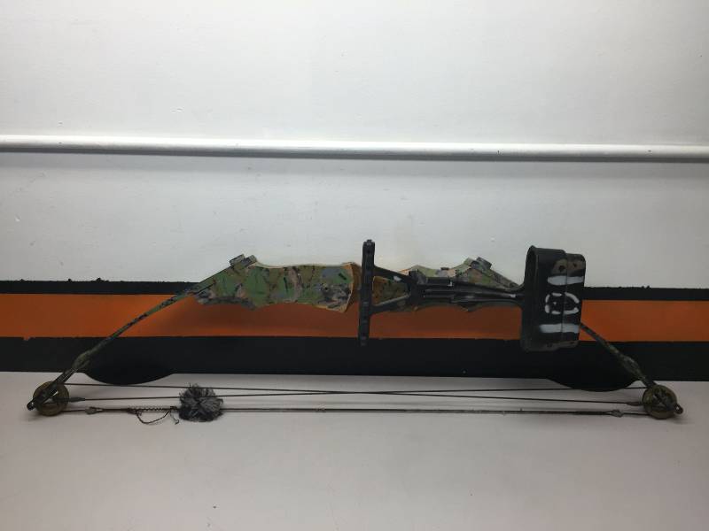 lot 27 image: FOG MACHINE, COMPOUND BOW, OXYGEN REGULATOR, METAL LOCK BOX WITH KEYES