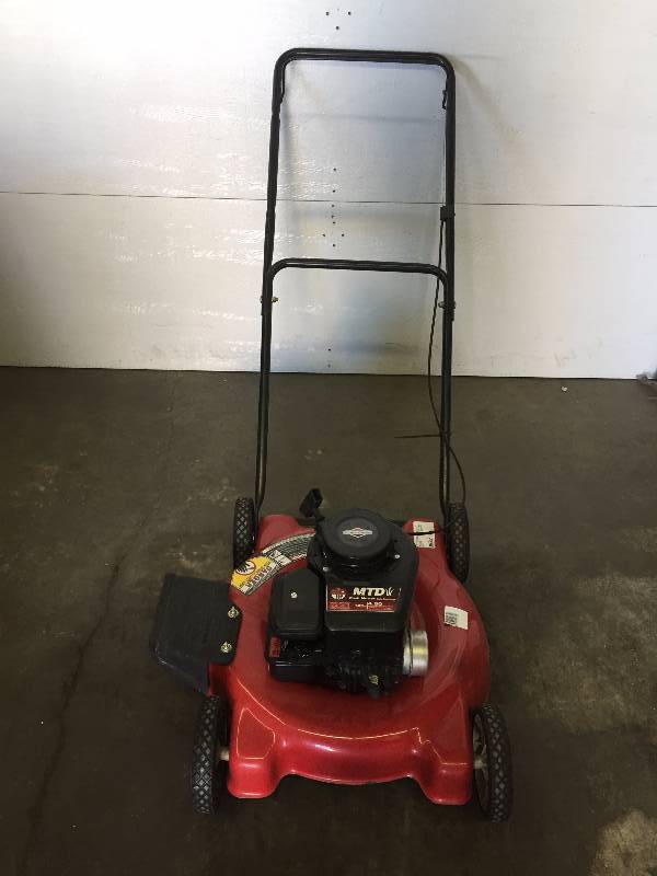 lot 31 image: MTD 20 PUSHER MOWER, BRIGGS N STRATON 300 SERIES 148CC ENGINE