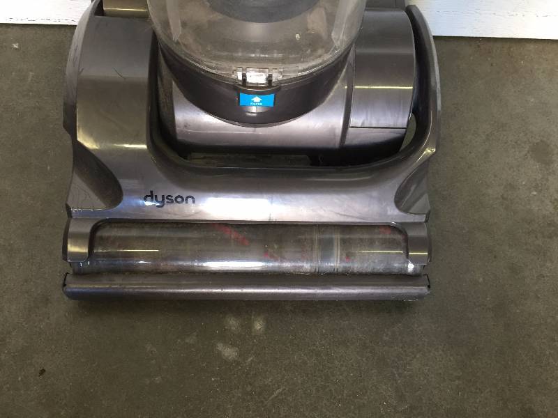 lot 32 image: DYSON MODEL DC17 VACUUM CLEANER