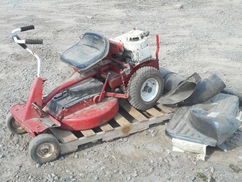 Snapper Riding Lawn Mower With Bagg...