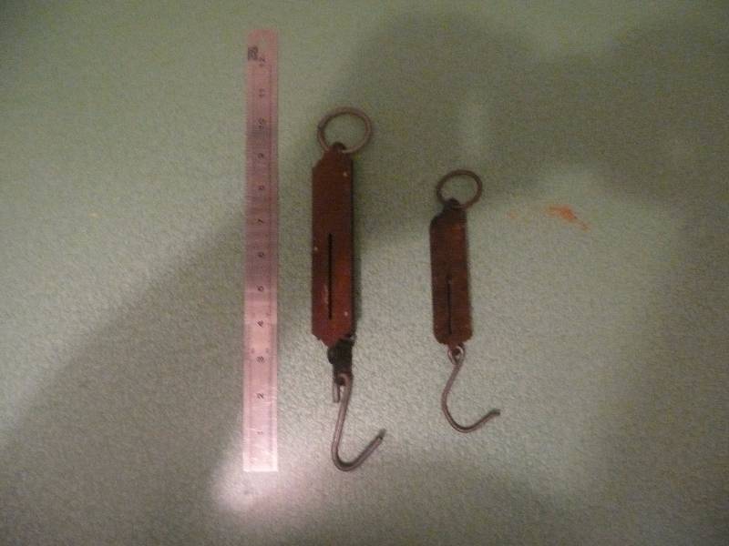 lot 12 image: TWO VINTAGE SCALES L.F.N.C NEW YORK AND USA ROCKET BALANCE