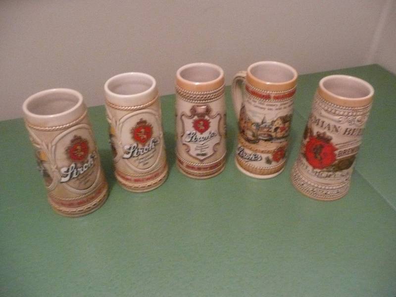 lot 25 image: STROHS BEER STEIN GROUP