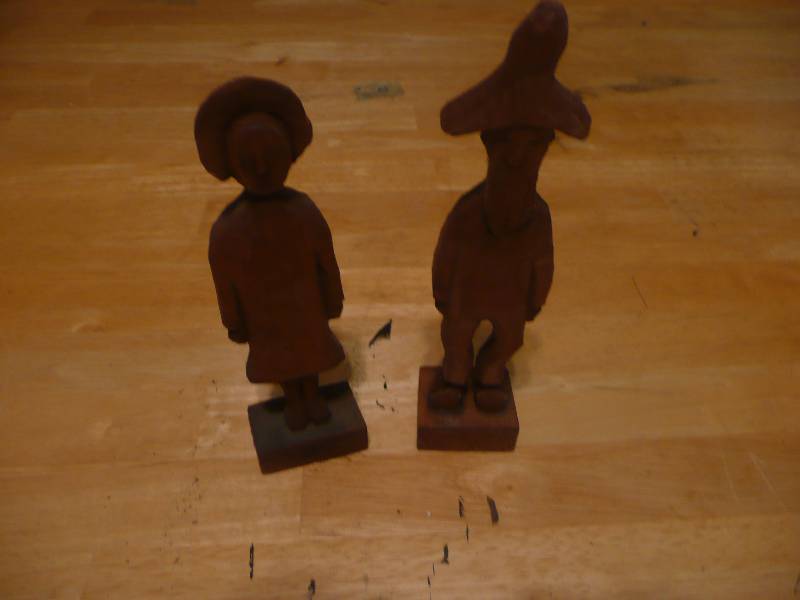 lot 37 image: Vintage 1973 Hand Carved people(M.I.C.A. - Tan - Tar - A)