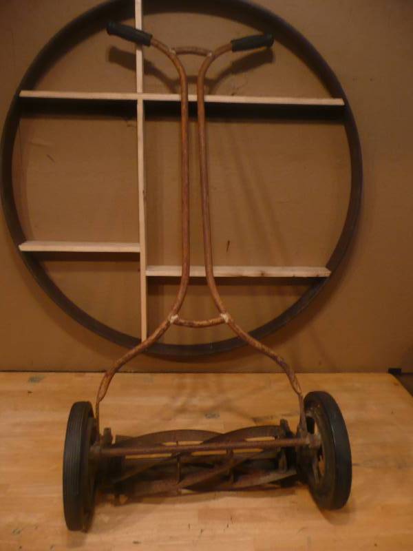 lot 45 image: Antique Push Mower - Good Condition. Still Works
