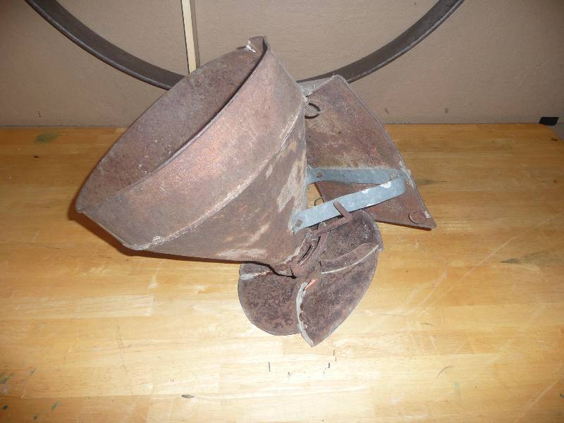 lot 46 image: Antique Spreader