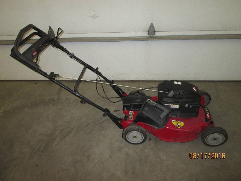 lot 7 image: Toro Super Recycler Personal Pace 6...