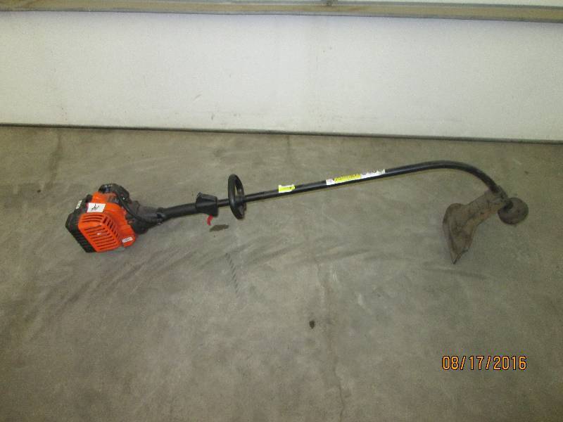 lot 14 image: Remington Gas-Powered Weed Whip, Ra...