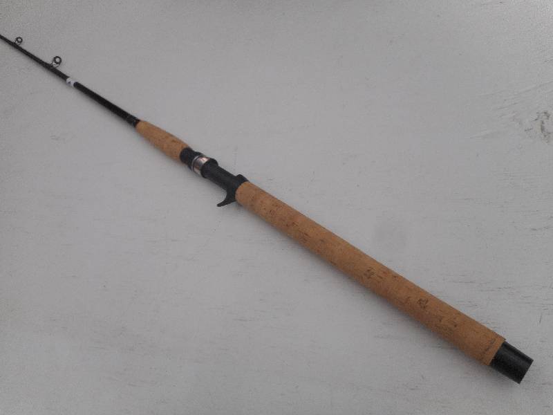 lot 3 image: Pinnacle Muskie Fever 66 Casting ...