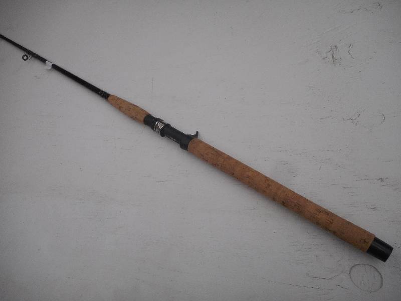 lot 24 image: Pinnacle Muskie Fever 66 Casting ...