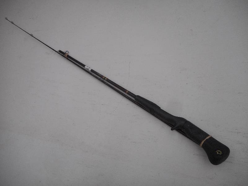 lot 32 image: Daiwa Graphite Camp 2-Piece Casting...