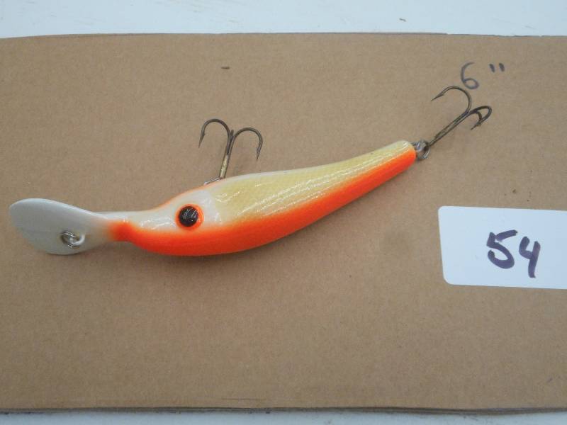 lot 54 image: (1) 6 Crankbait Lure ...