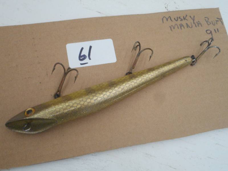 lot 61 image: (1) Musky Mania Burt 9 Muskie Lure...
