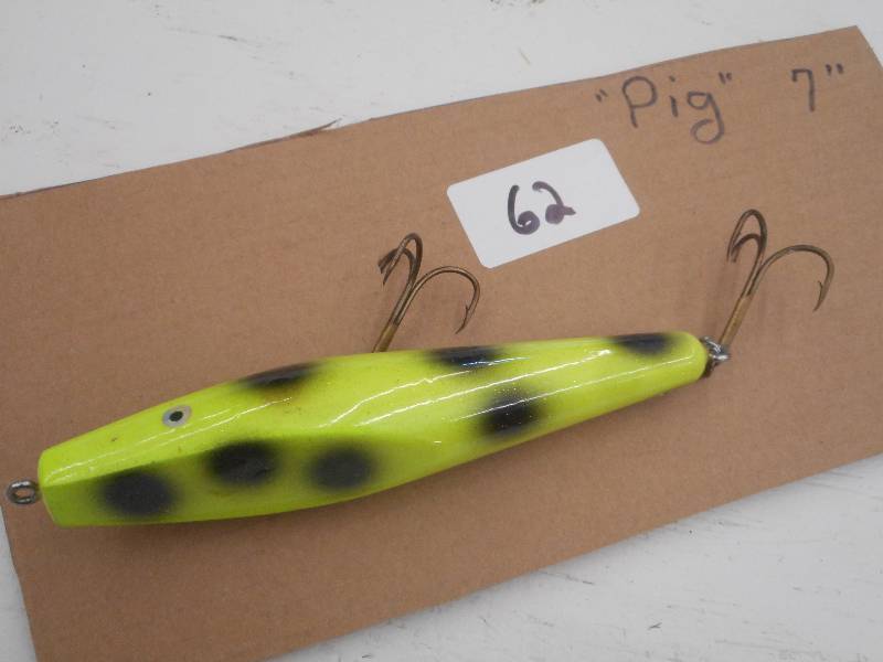 lot 62 image: (1) 7 Pig Muskie Lure ...