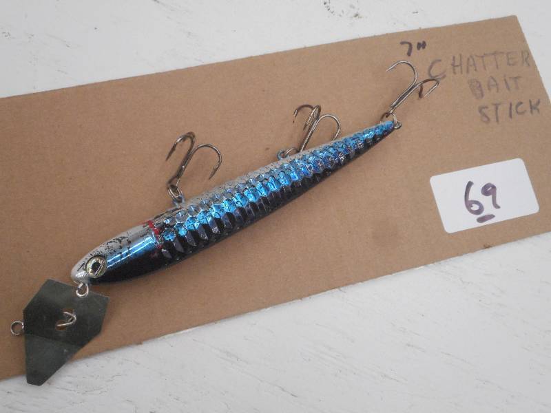 lot 69 image: (1) 7 Chatter Bait Stick Muskie Lu...
