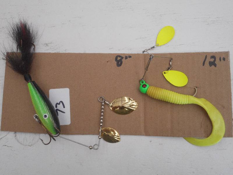 lot 73 image: (1) 8 Muskie Spinner Lure ...
