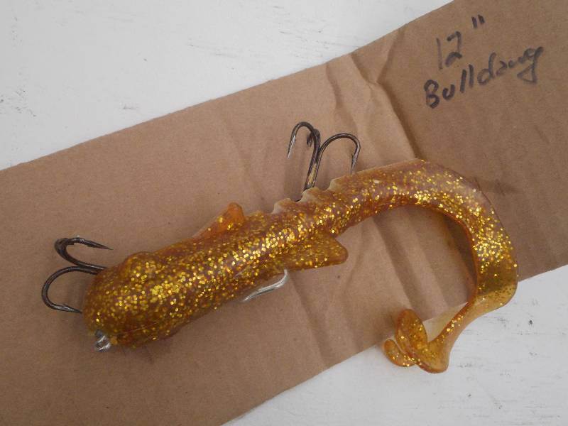 lot 113 image: (1) 12 Muskie Bulldawg Lure ...