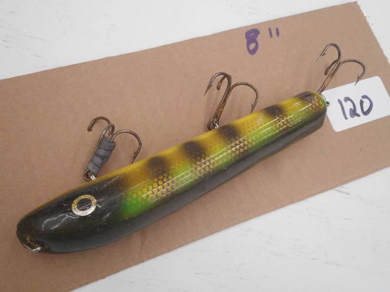 lot 120 image: (1) 8 Muskie Lure ...