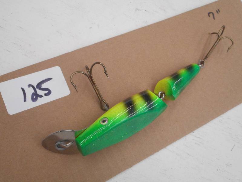 lot 125 image: (1) 7 Muskie Lure ...