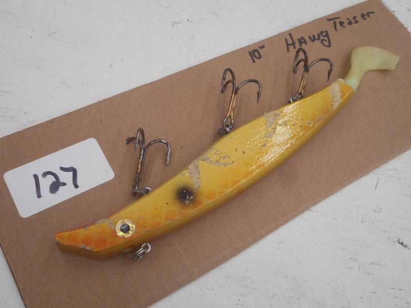 lot 127 image: (1) 10 Hawg Teaser Muskie Lure ...