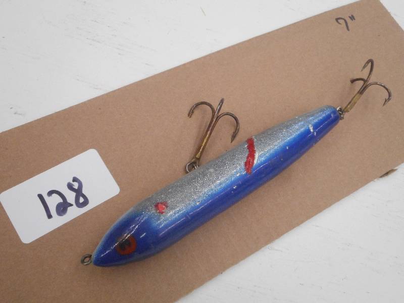 lot 128 image: (1) 7 Muskie Lure ...