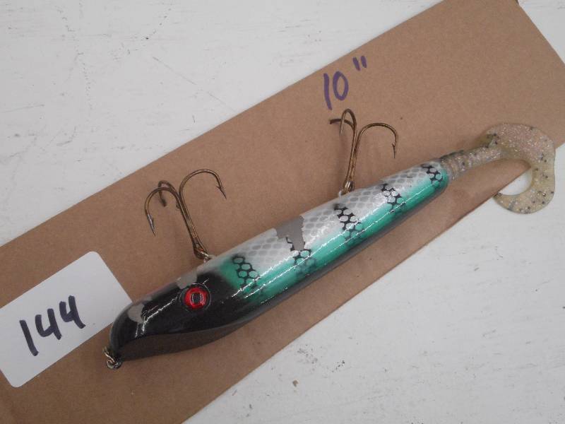 lot 144 image: (1) 10 Muskie Lure ...