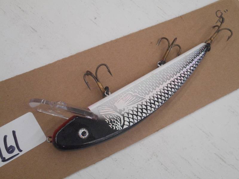 lot 161 image: (1) 8 Muskie Lure ...