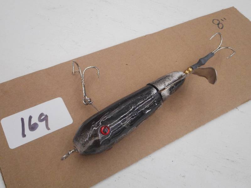 lot 169 image: (1) 8 Muskie Lure ...